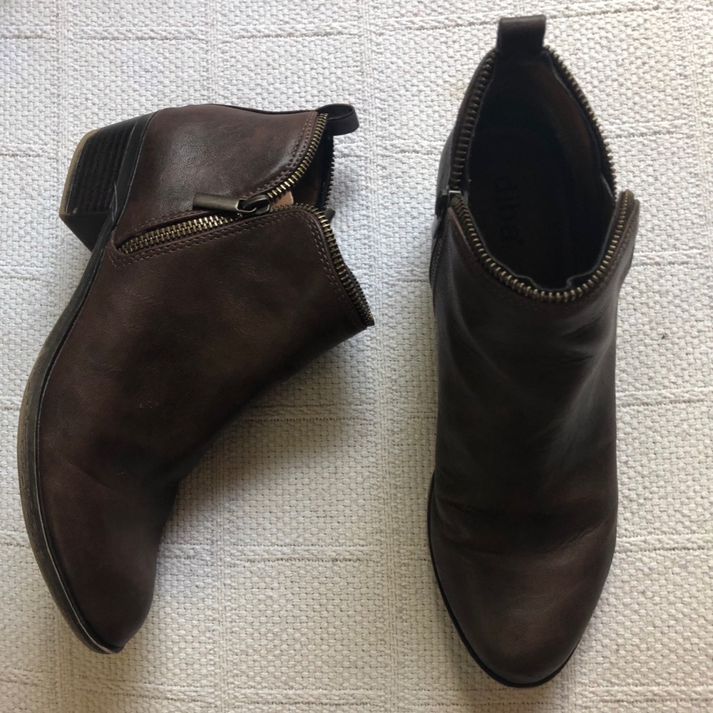 Brown Booties w/ Zipper Sides